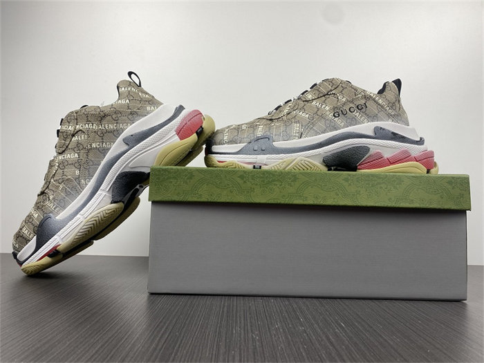 Gocci x BLCG The Hacker Project Triple S Beige 681066 ULZ10 9795