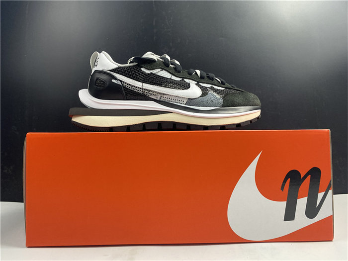 Nike Vaporwaffle sacai Black White CV1363-001