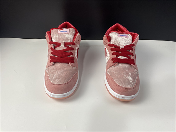 Nike SB Dunk Low Strange Love Skate boards CT2552-800