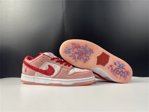 Nike SB Dunk Low Strange Love Skate boards CT2552-800