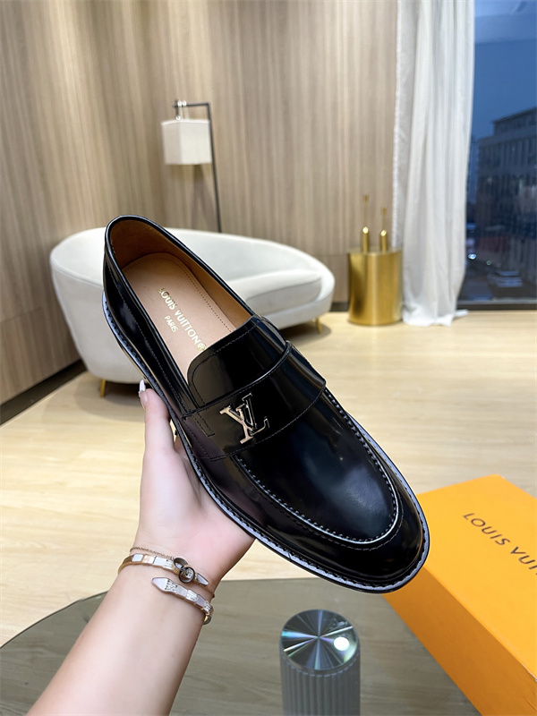Lv Loafer 045