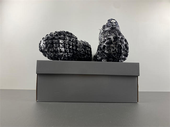 Balenciaga 685613-W2RG1 9015