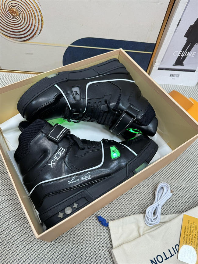 Lv Trainer Sneaker