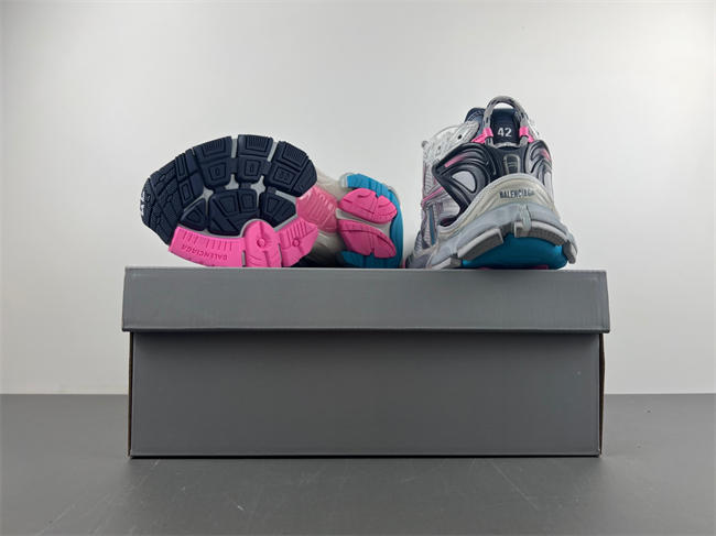 7.5Balenciaga 772774-W3RNY-0322