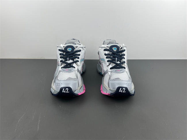 7.5Balenciaga 772774-W3RNY-0322