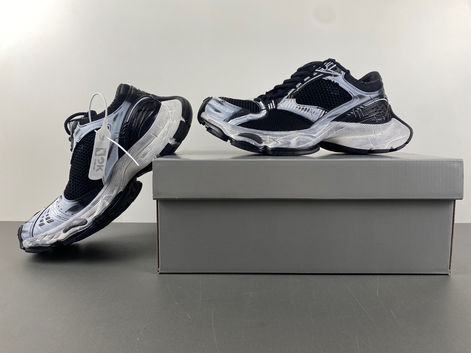 14 Balenciaga 803681-W3ST4-0120