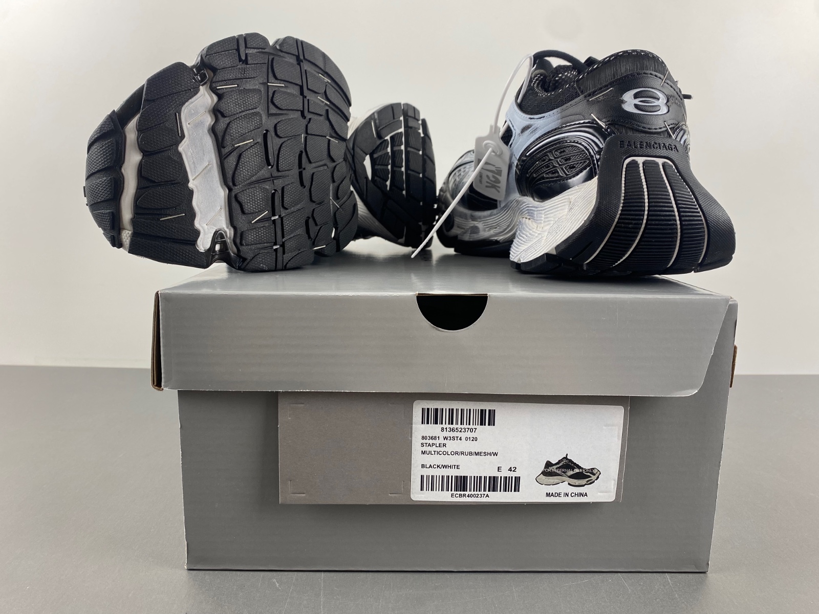 14 Balenciaga 803681-W3ST4-0120