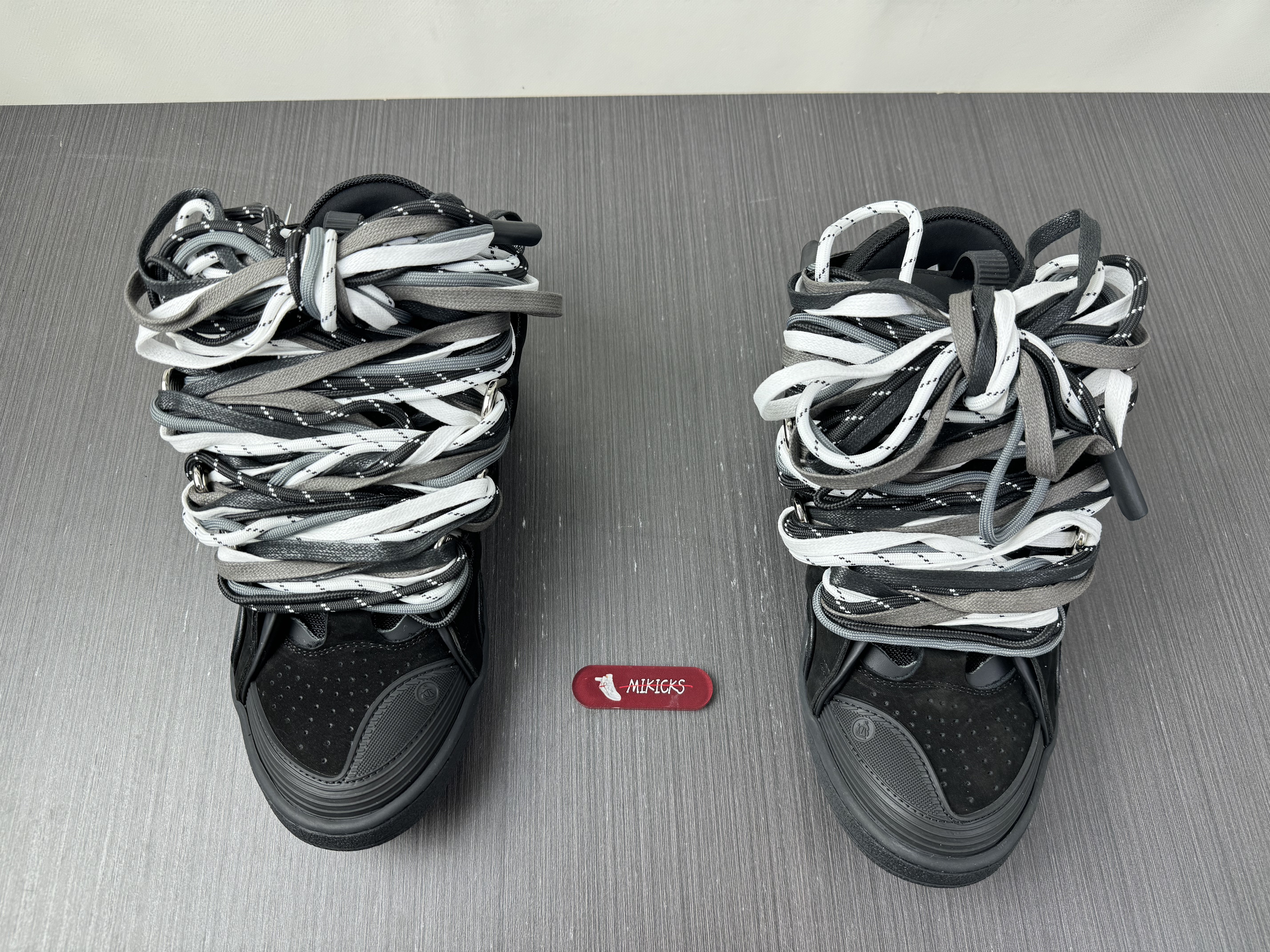 Lanvon Leather Curb 8