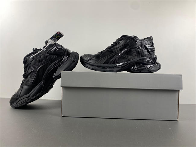 7.5Balenciaga 813793-WRUNG 0123