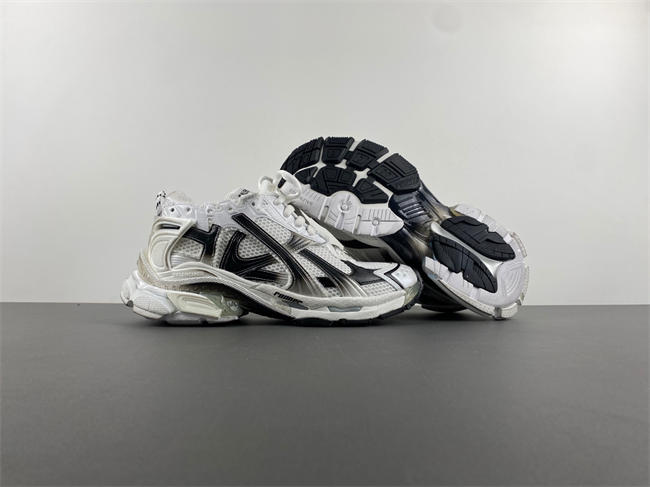 7.5Balenciaga 772774 WRUNG 9010