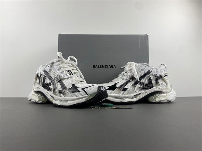 7.5Balenciaga 772774 WRUNG 9010
