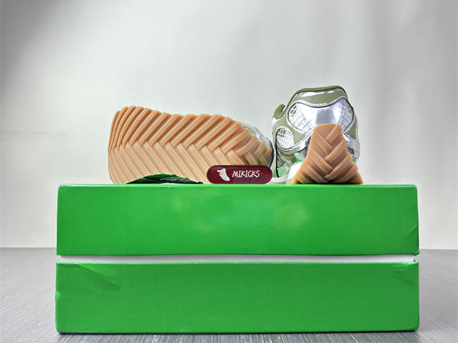 Bottega Veneta Orbit Surf 741357 V2X40 2848