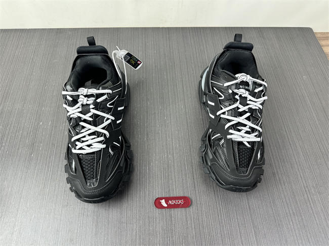 BLCG TRACK SNEAKER 542023 W1GB1 2045 with LED